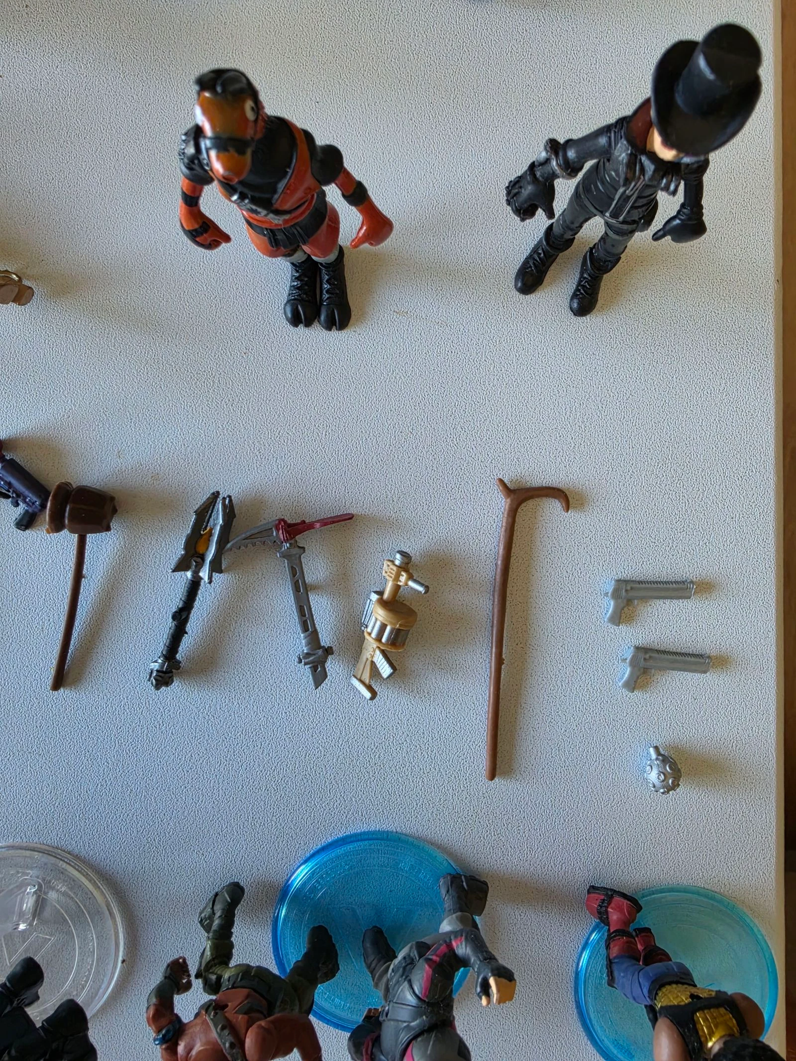 28 Figurines Fortnite de différentes tailles, armes et bases – photo 8